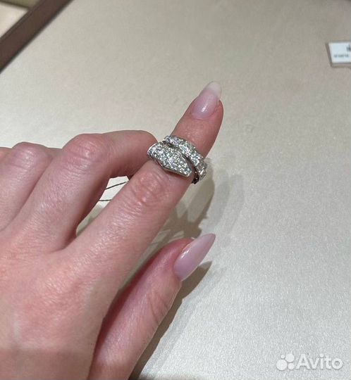 Кольцо Bvlgari Serpenti белое золото 750