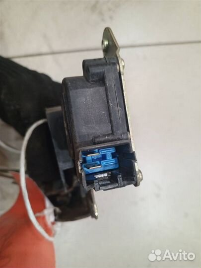 Замок двери передней правой Hyundai Accent 2000-2