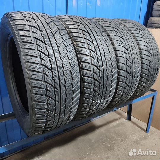 Kumho I'Zen RV Stud KC16 235/60 R18 и 255/55 R18