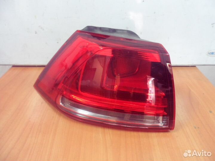 Фонарь задний наружный левый VW Golf VII