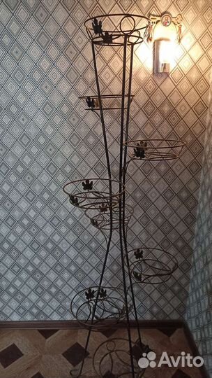 Подставка под цветы металлическая