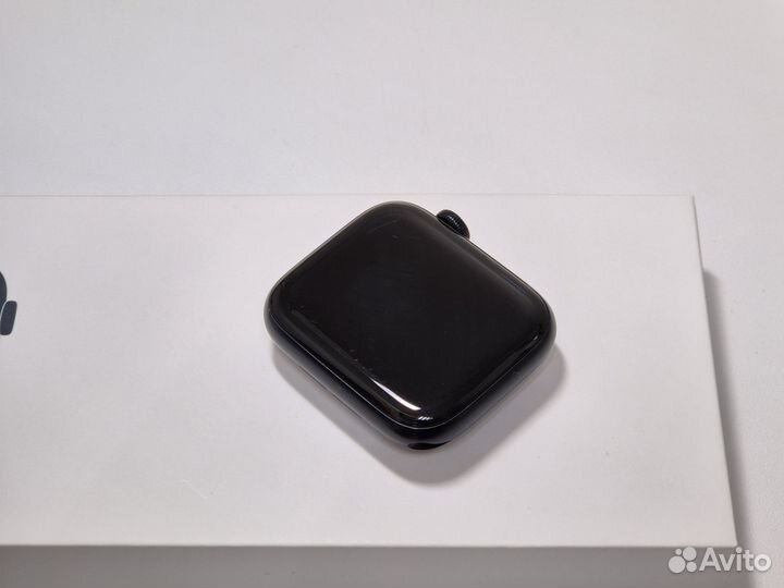 Часы Apple Watch SE Gen2 - 44 мм