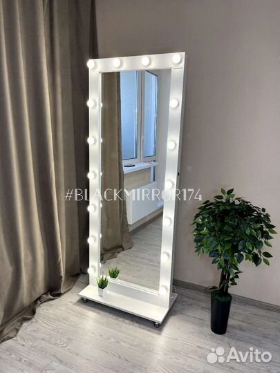 Зеркало на подставке - передвижное