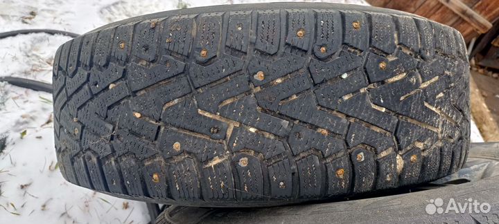 Pirelli Carrier 215/65 R16