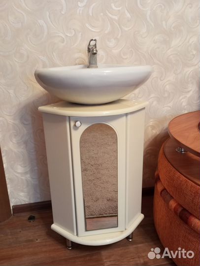 Тумба с умывальником