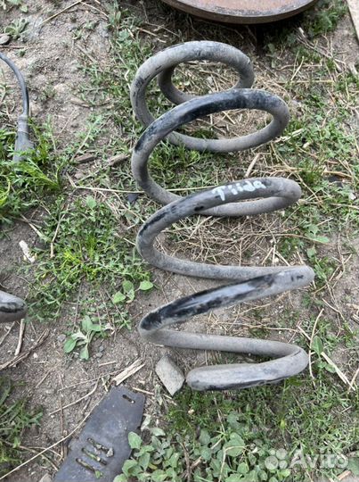 Пружина задняя Nissan Tiida левый руль