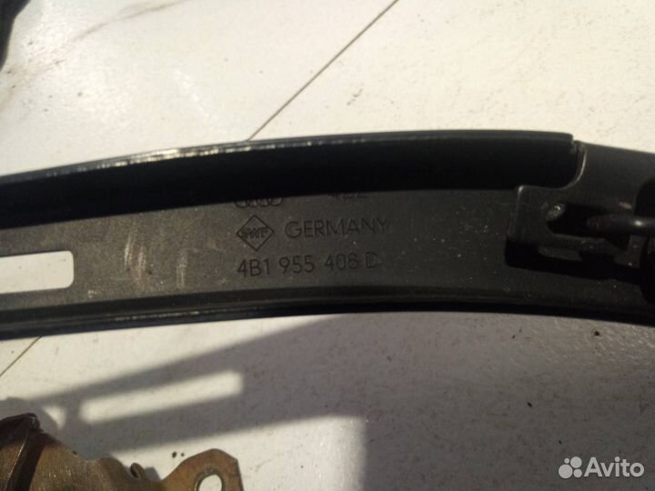 Поводок стеклоочистителя правый Audi A6 4B1955408D