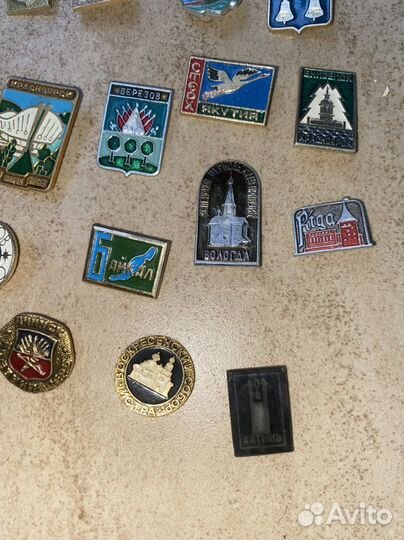 Винтажные значки СССР и заграничные и медаль