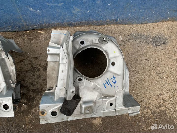 Опорные чашки стоек на Toyota Avensis 2