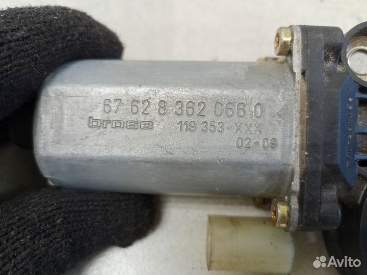 Моторчик заднего левого стеклоподъемника