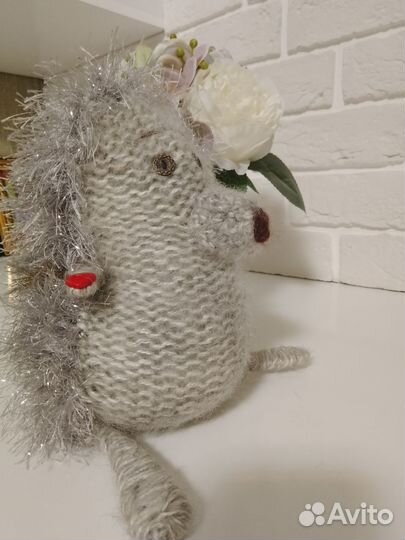 Вязаная интерьерная игрушка ёжик высота 20 см