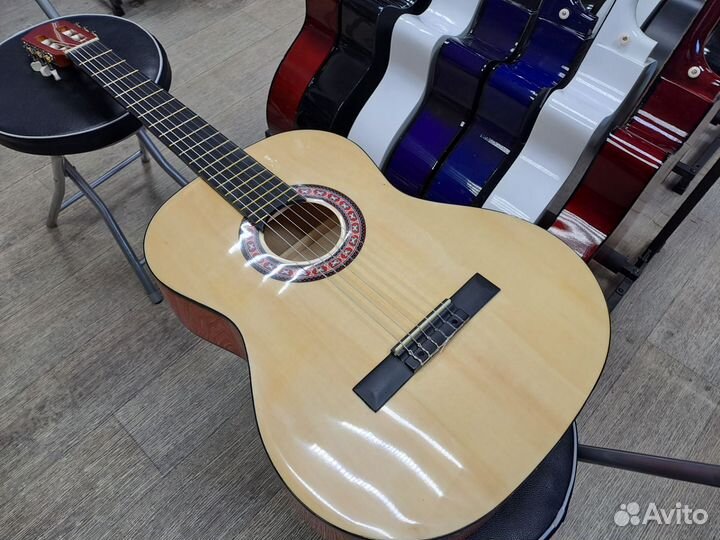 Гитара классическая с нейлоновыми струнами