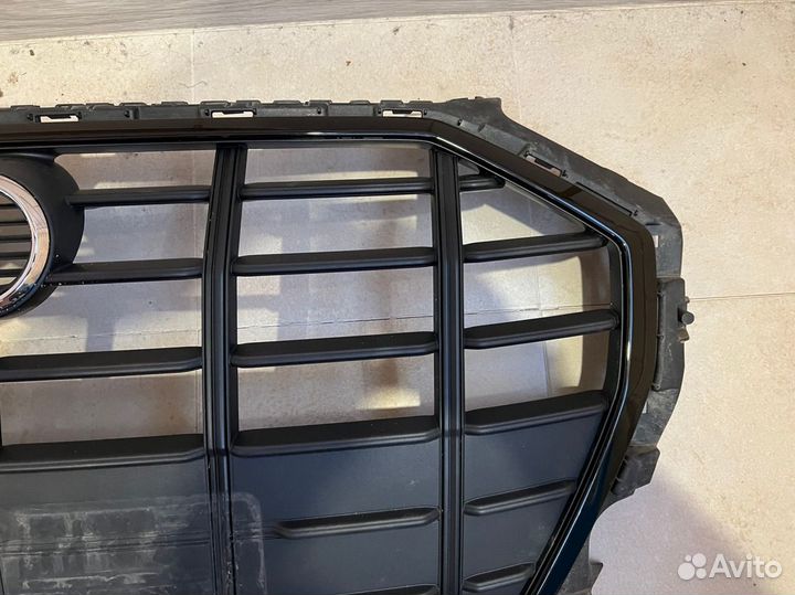 Ориг. центр. решетка бампера Audi Q5 FY 2021 rest