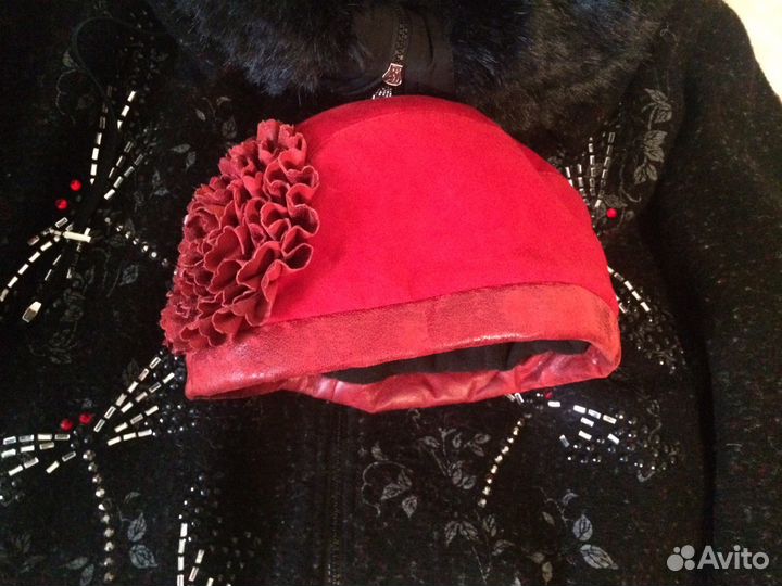 Шапка красная из натуральной замши