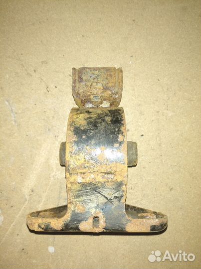 Опора двигателя передняя Hyundai Santa Fe см