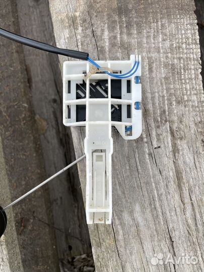 Датчик уровня топлива правый Volkswagen Touareg 7L