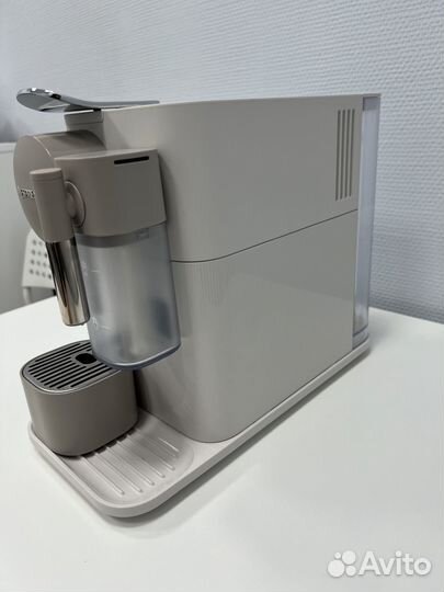 Кофемашина капсульная Nespresso Latissima One бу