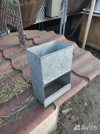 Кормушки и поилки для кроликов