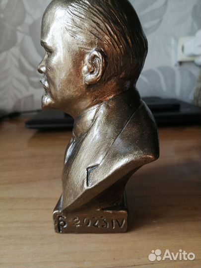 Бюст Ленина