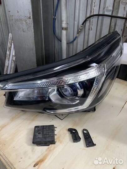 Фара левая Subaru Forester SK