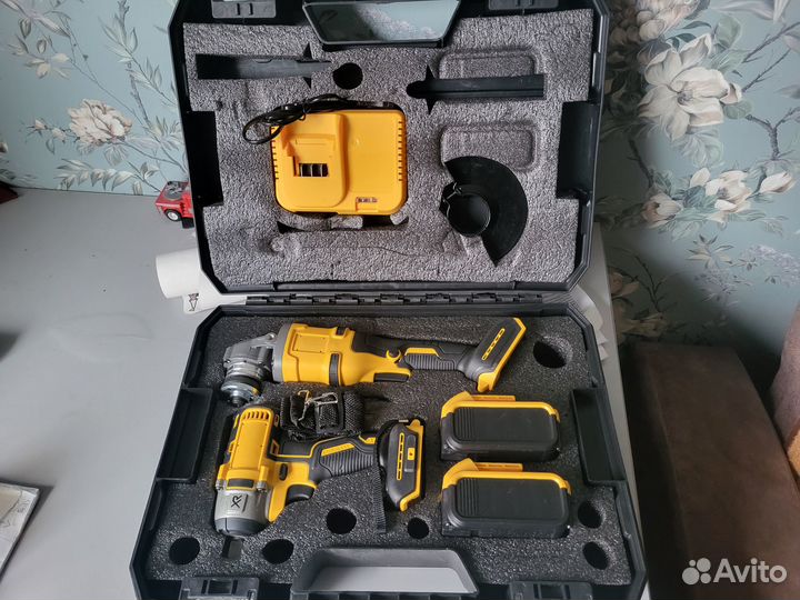 Набор аккумуляторных инструментов болгарка, гайков