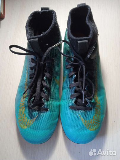 Бутсы сороконожки nike 38р