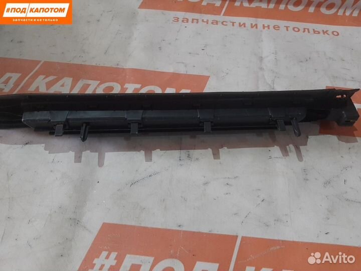 Накладка внутренняя на порог передняя левая