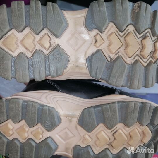 Продам тёплую обувь на девочку 26р