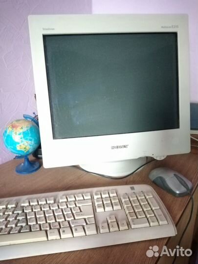 Компьютер Pentium 4 в рабочем состоянии (монитор