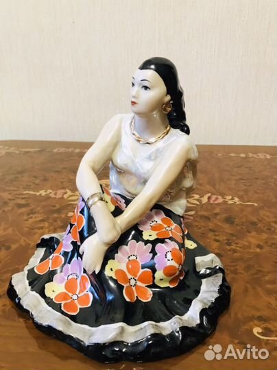 «Земфира сидящая» «Цыганка» Дулево СССР