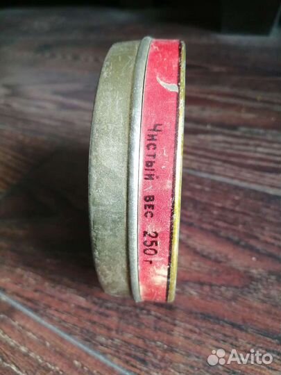 Жестяная банка от икры