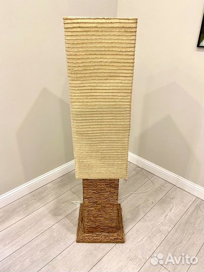 Продам торшер