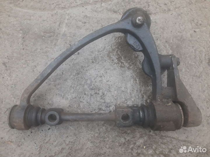 Рычаг верхний передний правый Toyota Town Ace CR30