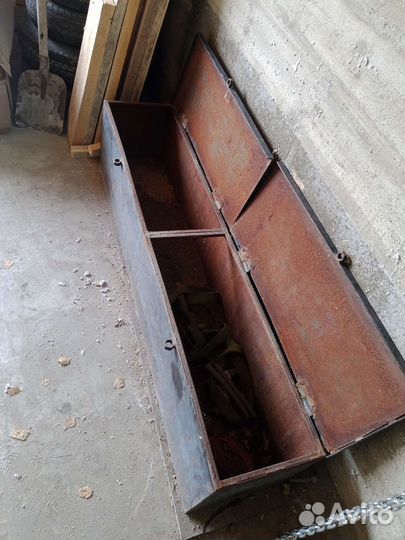 Яшик для инструмента в кузов автомобиля