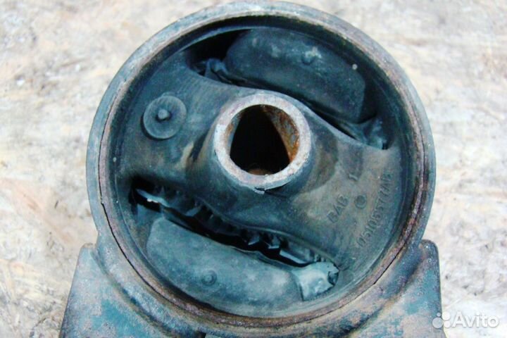 Dodge Caliber Опора двигателя передняя