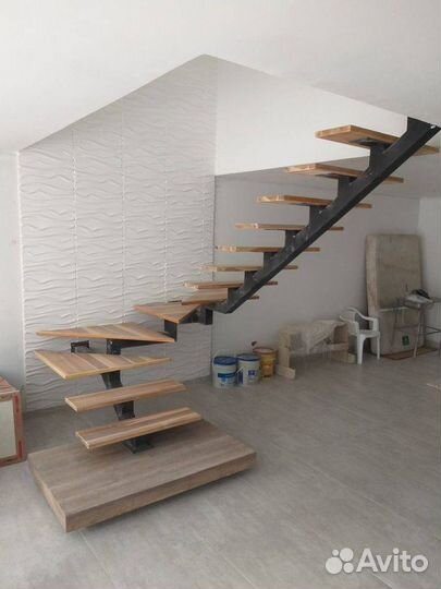 Лестница металлическая с площадкой