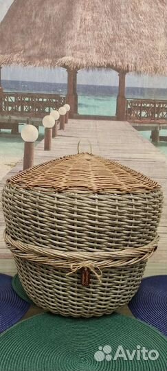 Кашпо-корзина с крышкой из искусственного ротанга