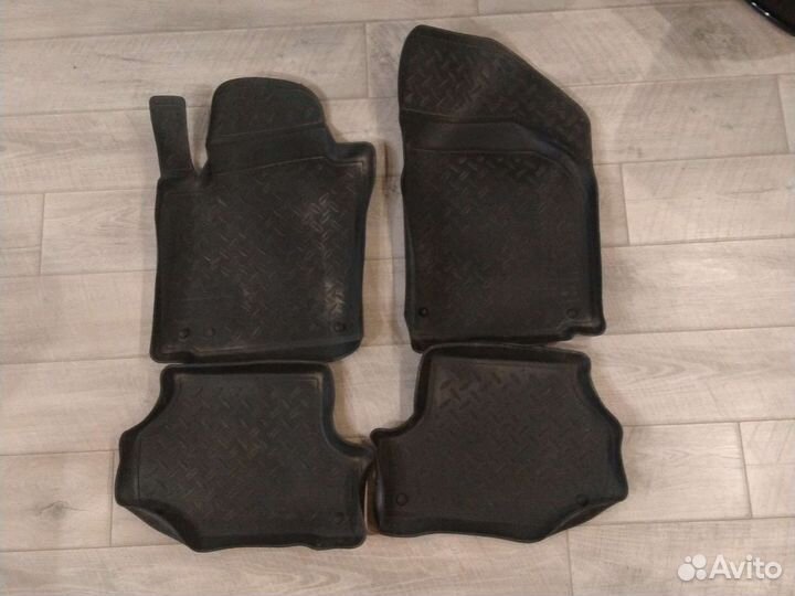 Автомобильные коврики резиновые