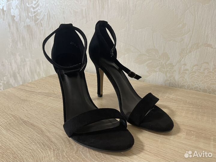 Босоножки женские замшевые 37