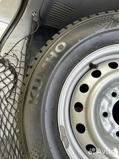 Kumho WinterCraft SUV Ice WS31 215/70 R16