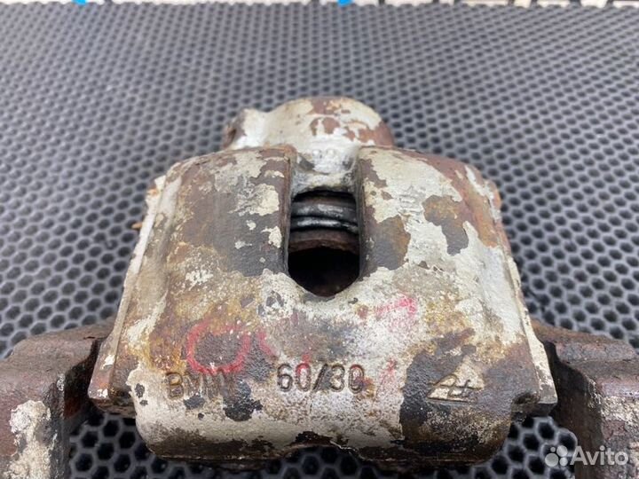 Суппорт передний левый Land Rover Range Rover 3