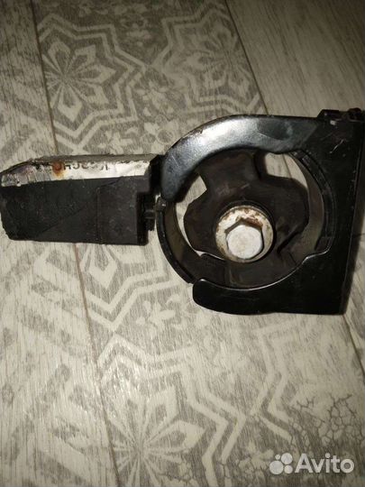 Подушка на двигатель