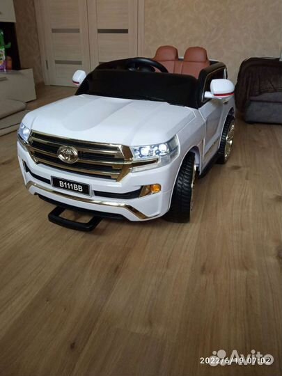 Детский электромобиль