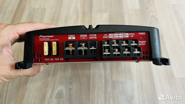 Колонки и усилитель в автомобиль