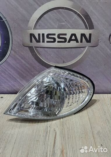 Поворотник Nissan almera N16 Лев