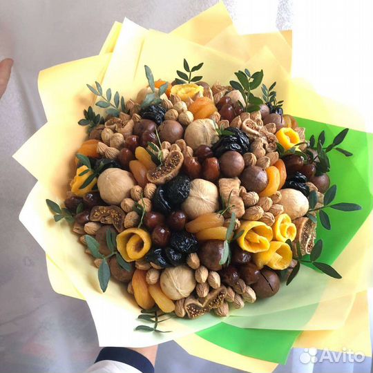 Съедобные букеты из сухофруктов и орехов, конфет