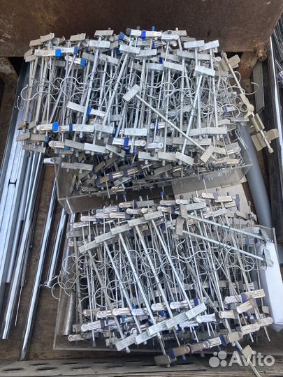 Вешалки для штанов пришепчатые