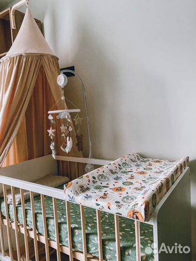 Пеленальная доска на кроватку