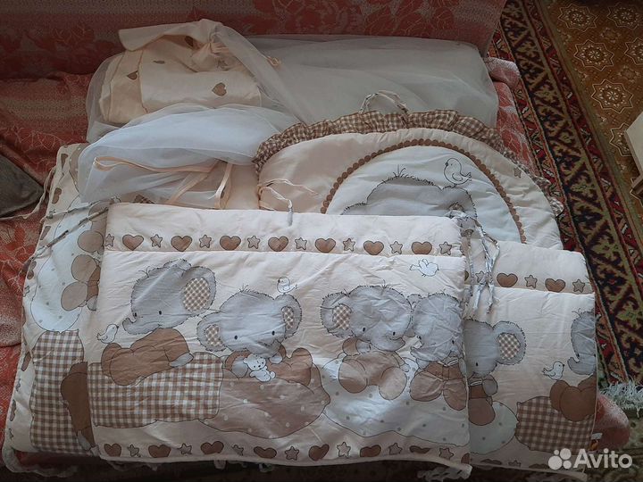 Бортики и балдахин в кроватку и постельное бельё