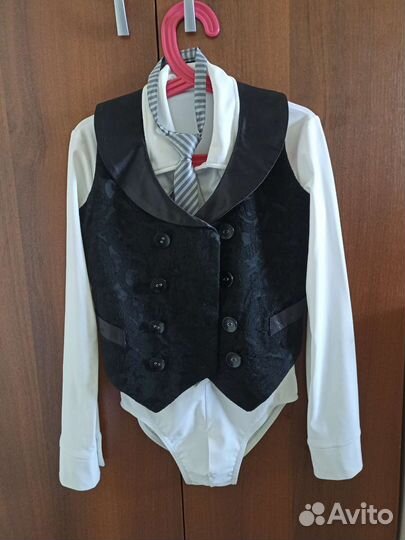 Костюм для выступления по фигурному катанию